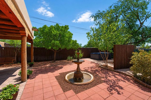 1207 Claire Court NW, Albuquerque, NM 87104