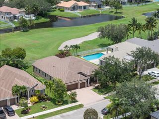 3981 E Lake Estates Dr, Davie, FL 33328