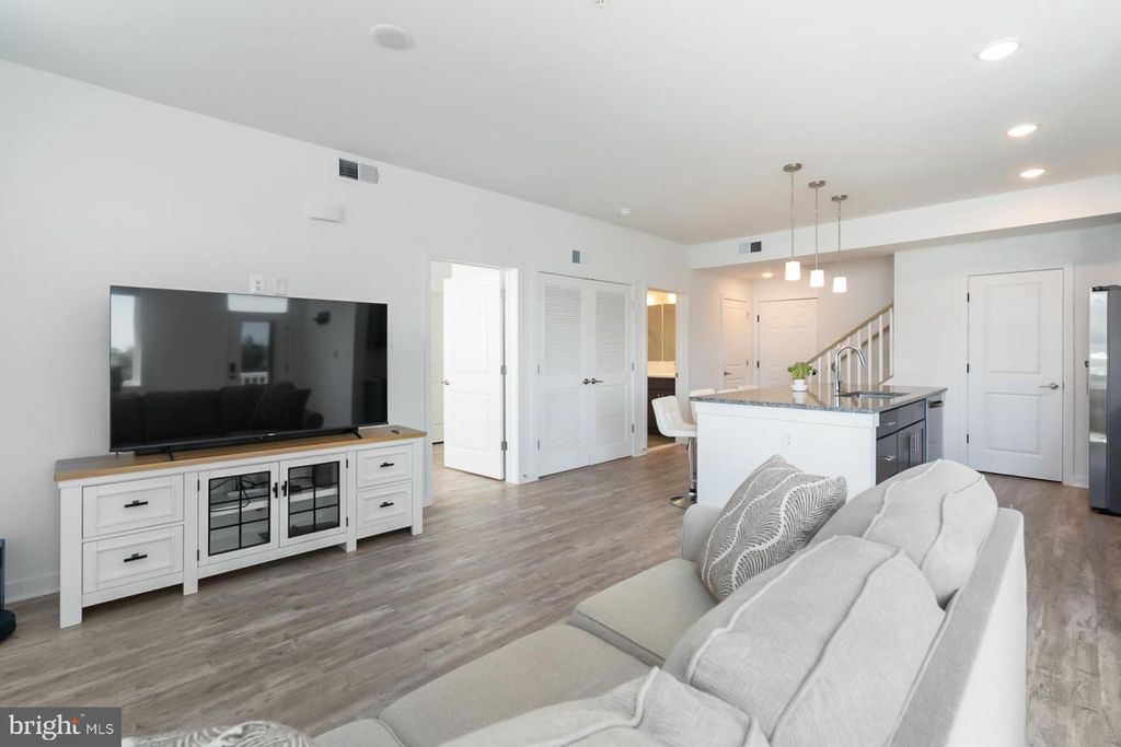 1618 BLACKSMITH WAY UNIT B, Frederick, MD 21702