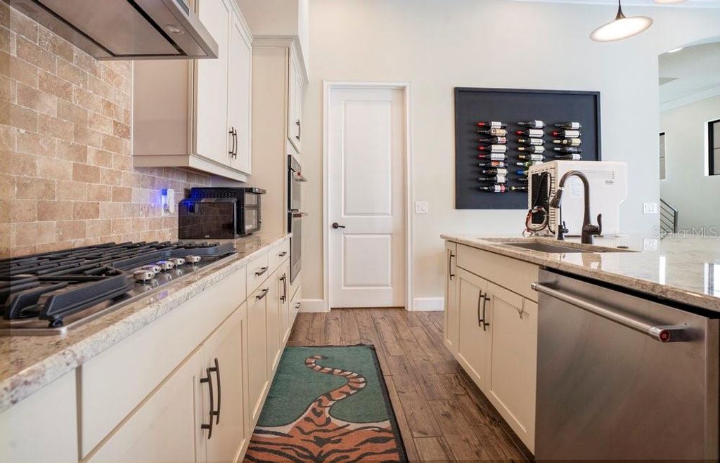 Image 13 of property listing at 8394 VIA VITTORIA WAY, Orlando, FL 32819