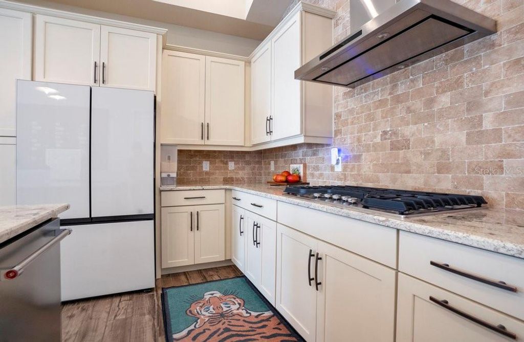 Image 15 of property listing at 8394 VIA VITTORIA WAY, Orlando, FL 32819