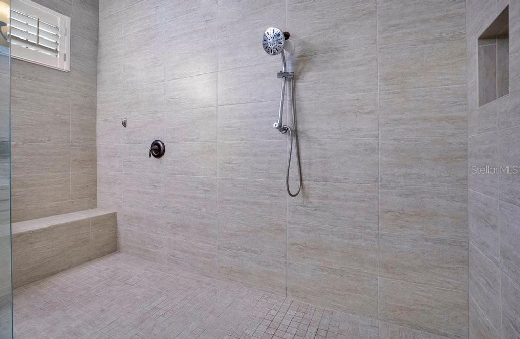 Image 30 of property listing at 8394 VIA VITTORIA WAY, Orlando, FL 32819