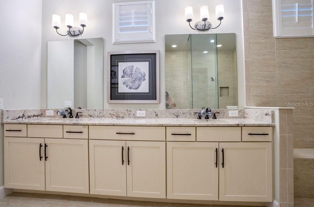 Image 32 of property listing at 8394 VIA VITTORIA WAY, Orlando, FL 32819