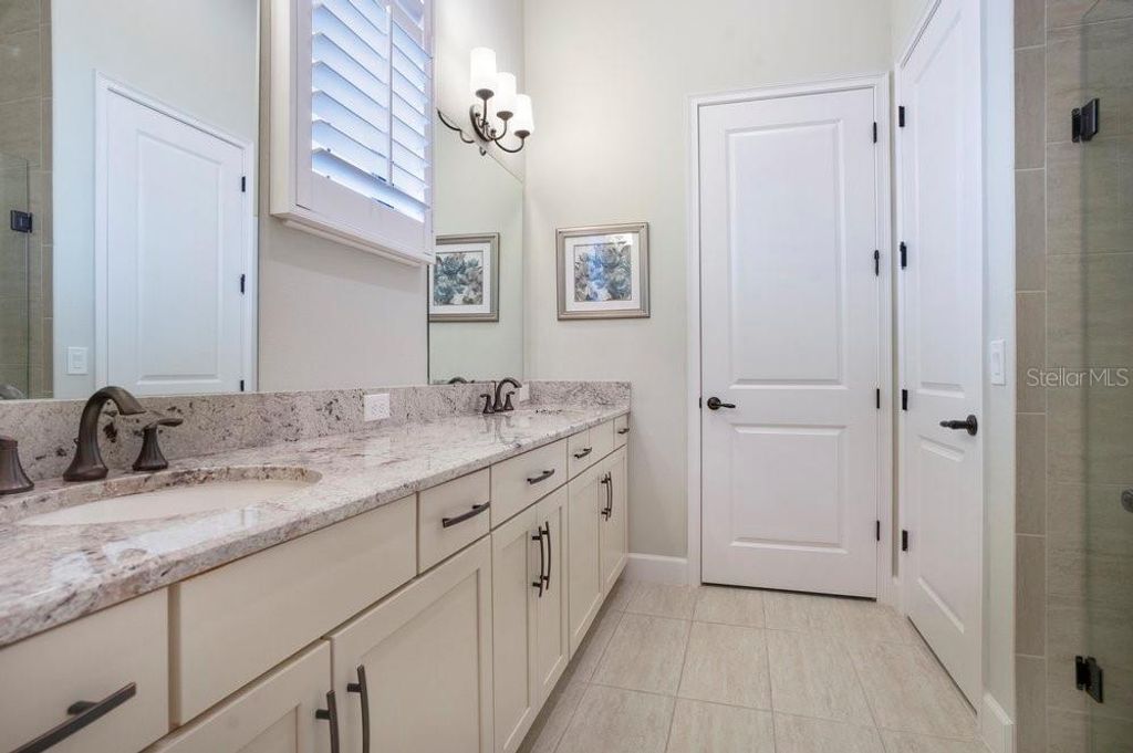 Image 37 of property listing at 8394 VIA VITTORIA WAY, Orlando, FL 32819