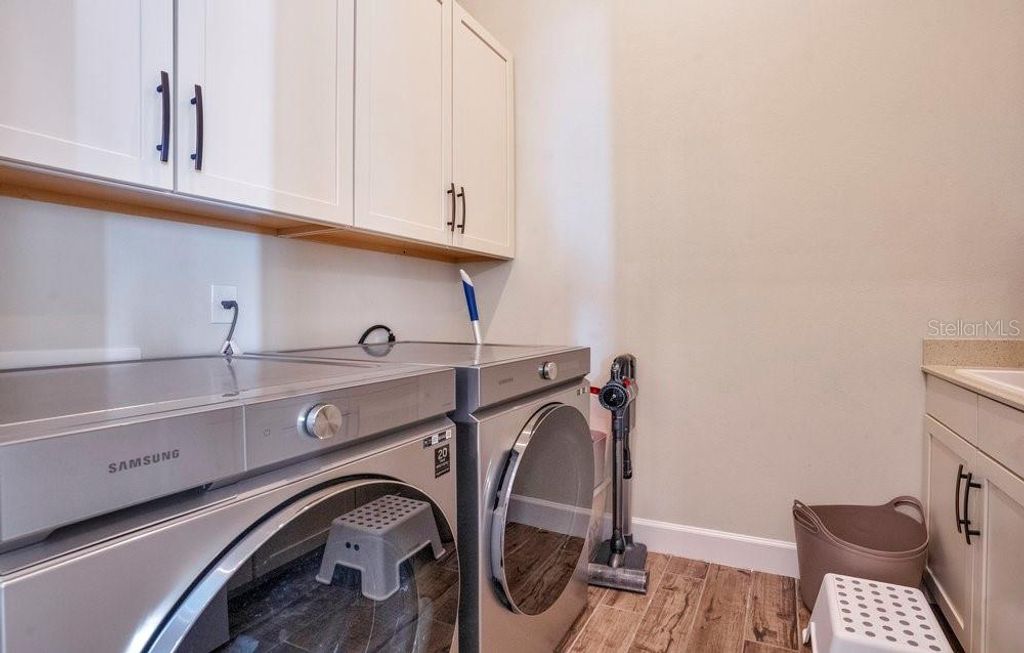 Image 55 of property listing at 8394 VIA VITTORIA WAY, Orlando, FL 32819