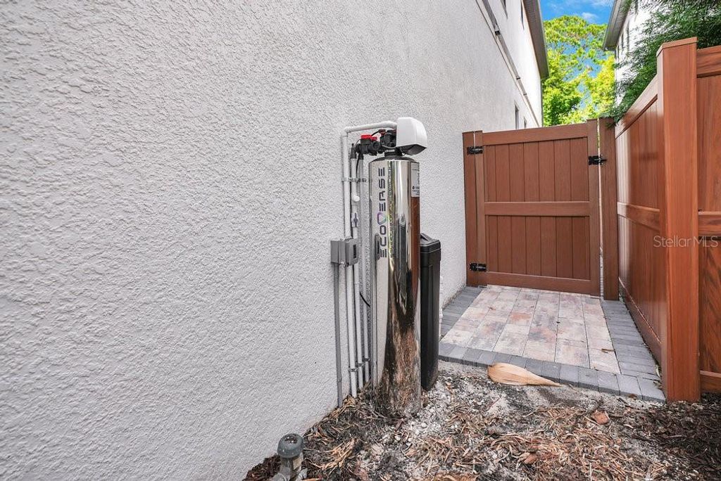 Image 61 of property listing at 8394 VIA VITTORIA WAY, Orlando, FL 32819