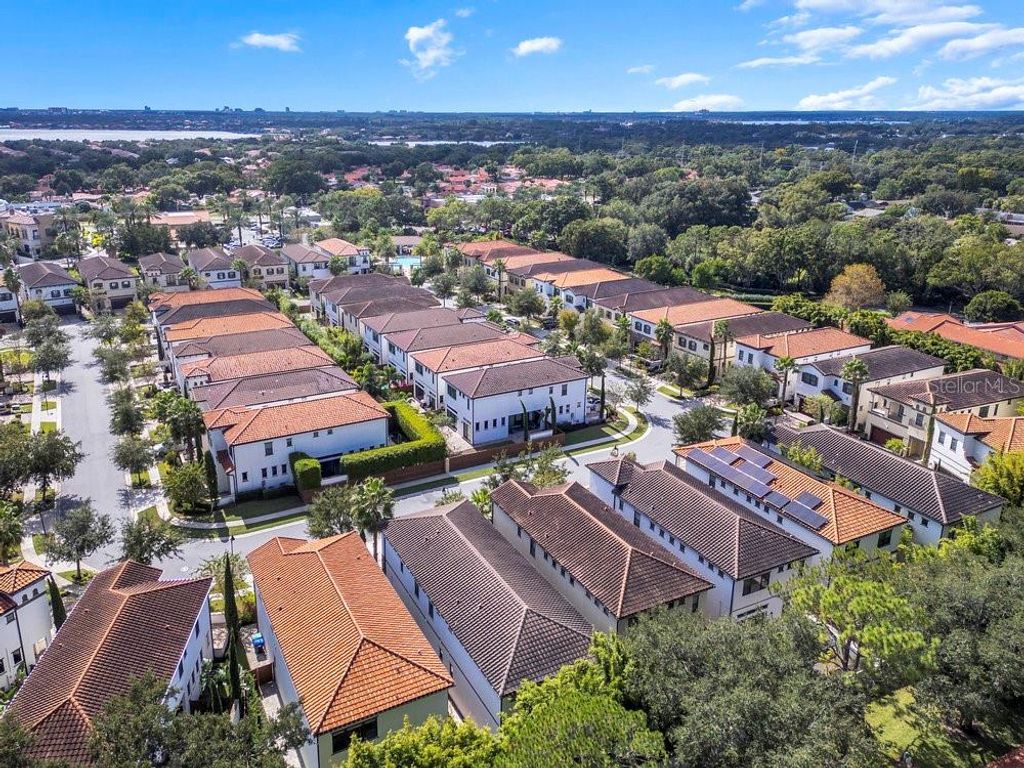 Image 79 of property listing at 8394 VIA VITTORIA WAY, Orlando, FL 32819