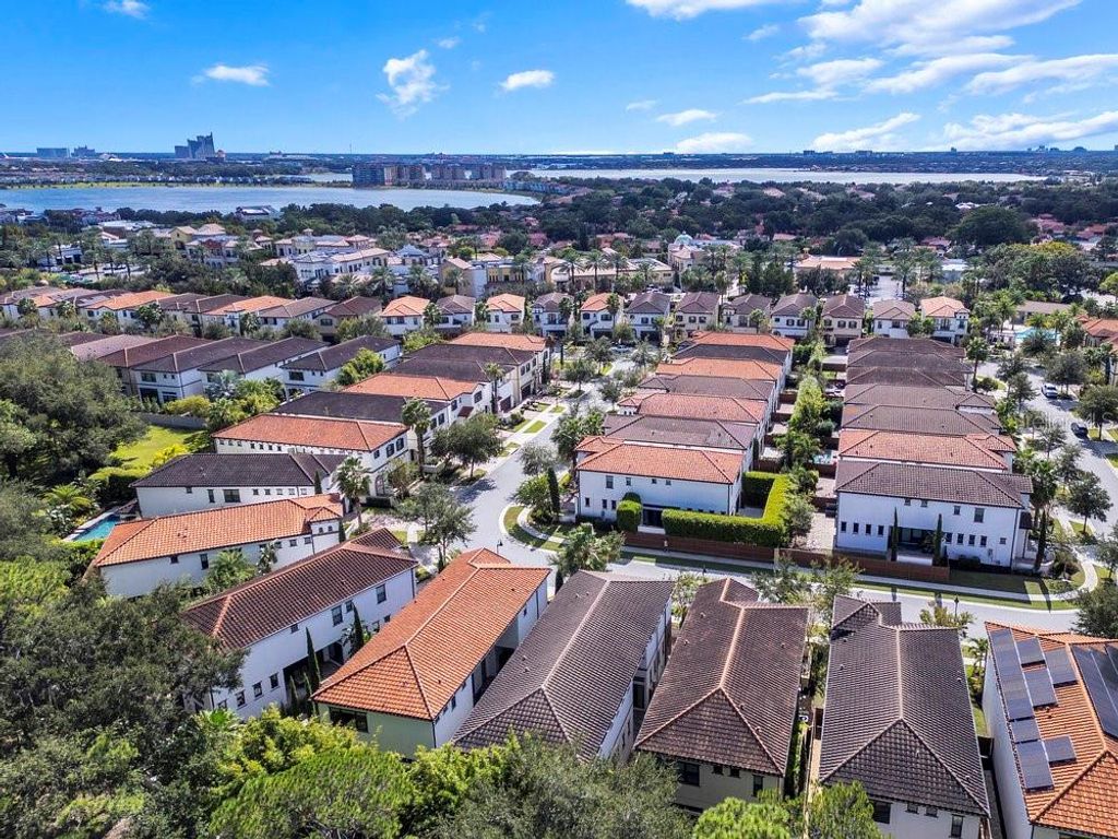 Image 81 of property listing at 8394 VIA VITTORIA WAY, Orlando, FL 32819