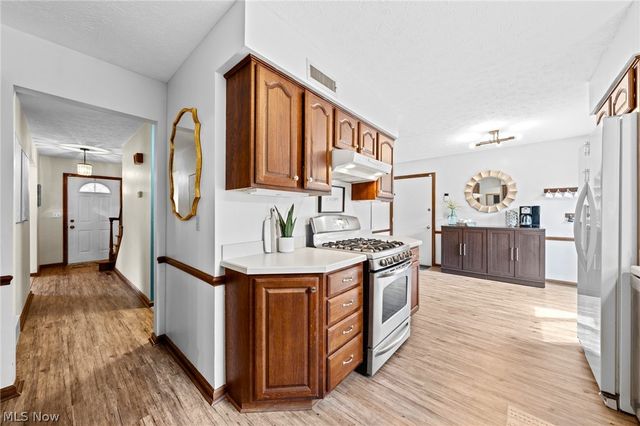 2338 Plymouth Lane, Cuyahoga Falls, OH 44221