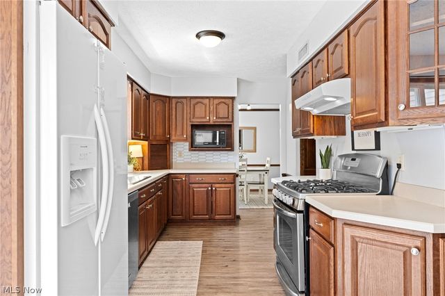 2338 Plymouth Lane, Cuyahoga Falls, OH 44221