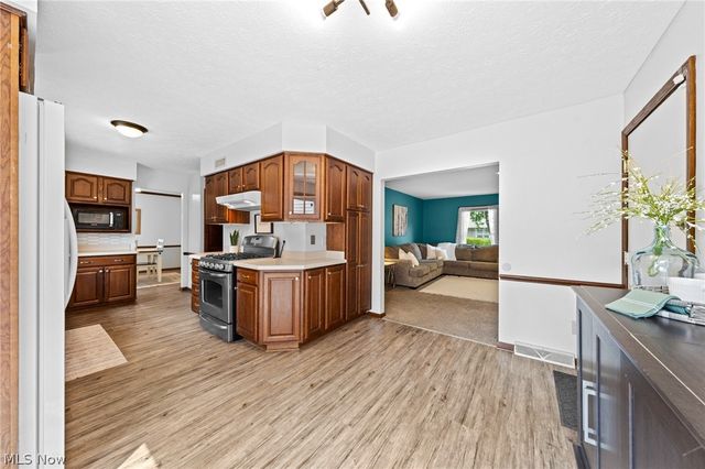 2338 Plymouth Lane, Cuyahoga Falls, OH 44221