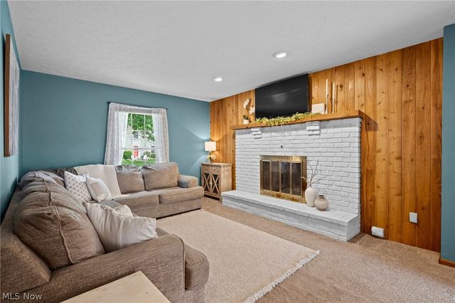 2338 Plymouth Lane, Cuyahoga Falls, OH 44221