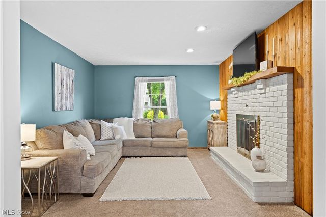 2338 Plymouth Lane, Cuyahoga Falls, OH 44221