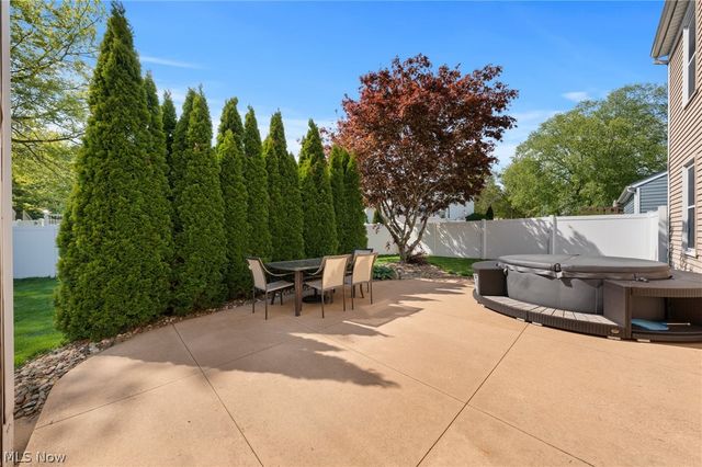 2338 Plymouth Lane, Cuyahoga Falls, OH 44221