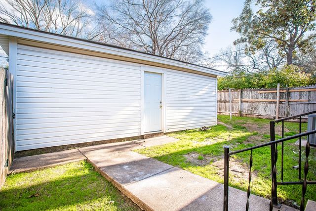 7010 Kingsbury Drive, Dallas, TX 75231