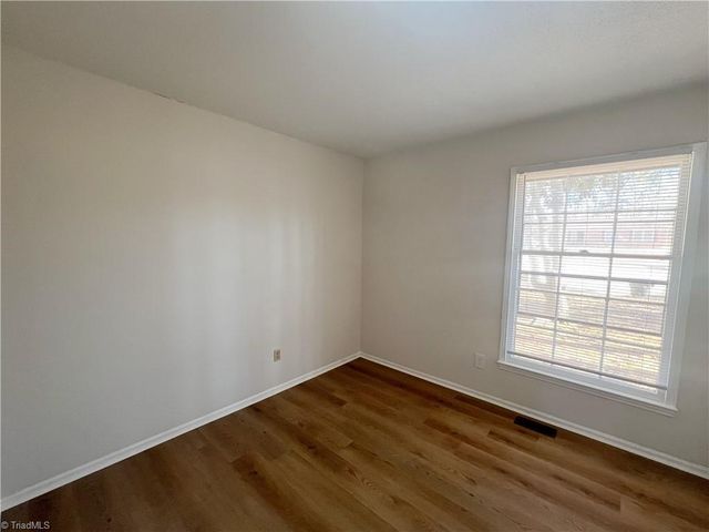 6 Clark Court, Greensboro, NC 27406