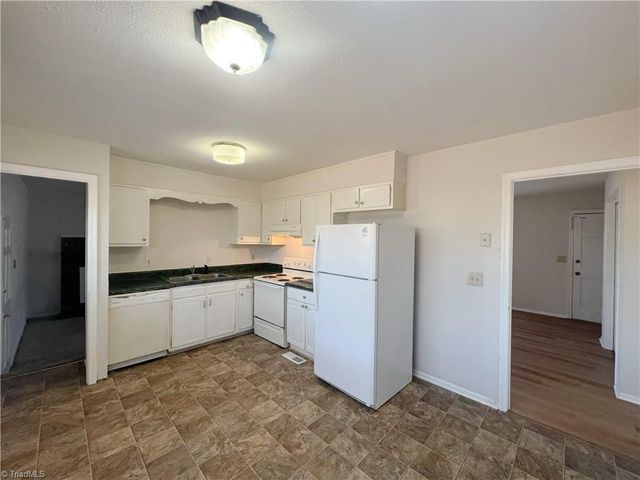 6 Clark Court, Greensboro, NC 27406