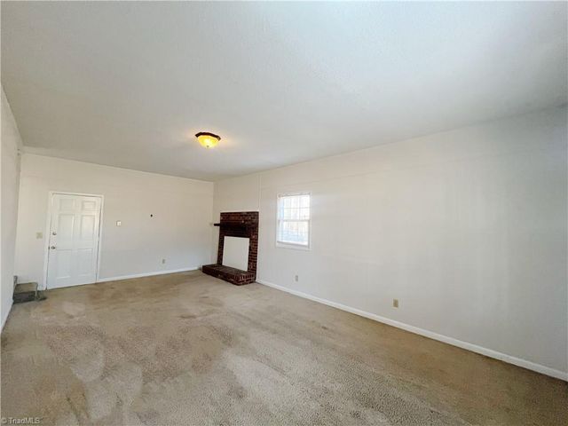 6 Clark Court, Greensboro, NC 27406