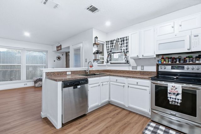 2421 Warrington Drive, Grand Prairie, TX 75052