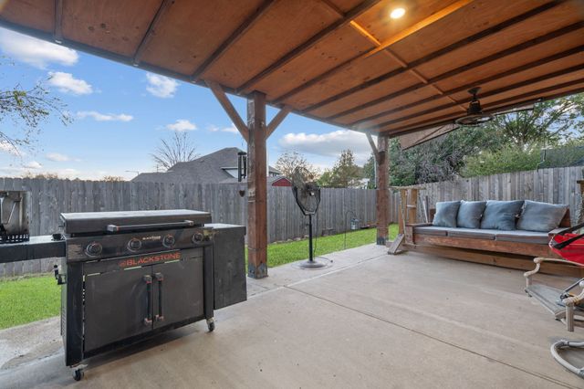 2421 Warrington Drive, Grand Prairie, TX 75052