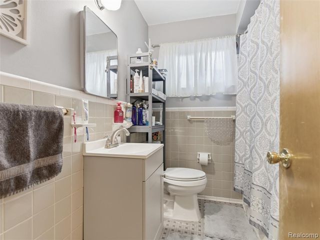 23143 Playview Street, Saint Clair Shores, MI 48082