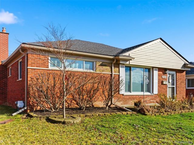 23143 Playview Street, Saint Clair Shores, MI 48082