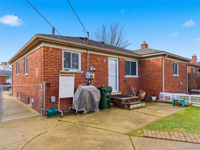 23143 Playview Street, Saint Clair Shores, MI 48082