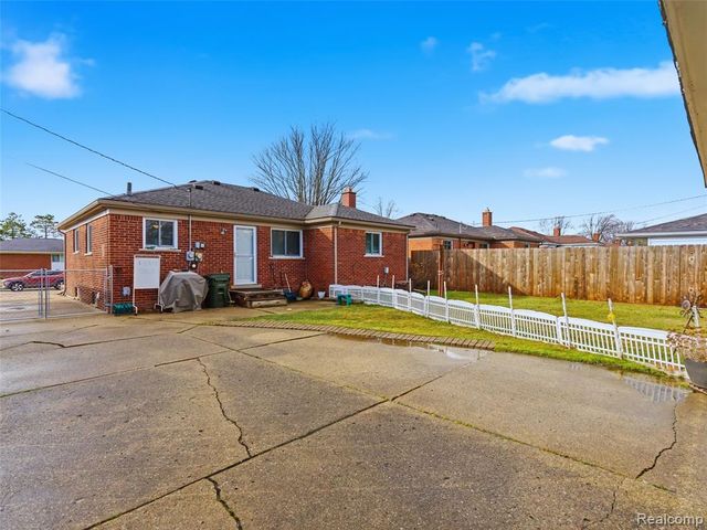 23143 Playview Street, Saint Clair Shores, MI 48082