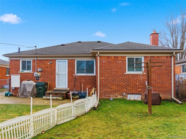 23143 Playview Street, Saint Clair Shores, MI 48082