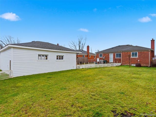 23143 Playview Street, Saint Clair Shores, MI 48082