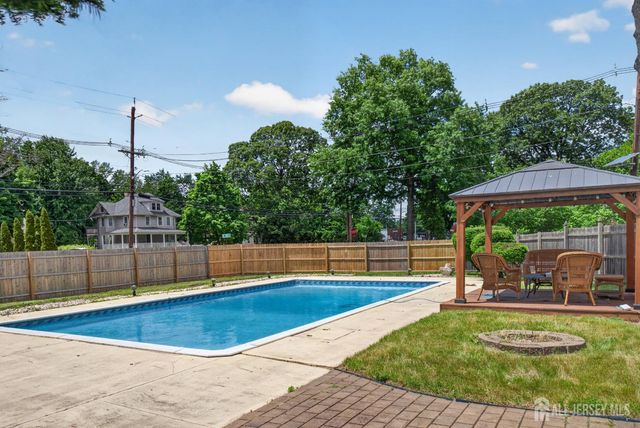 1183 W 8th Street W, South Plainfield, NJ 07080