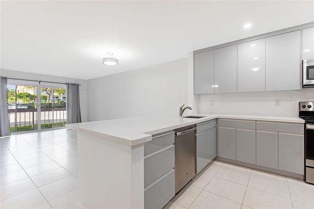 7705 Camino Real 101, Miami, FL 33143