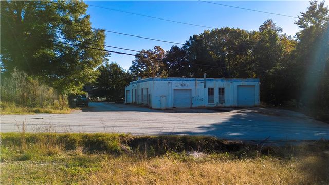 879 By Pass 123 Highway Includes 710 Seneca Drive, Seneca, SC 29678