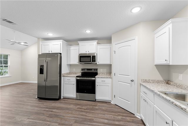 169 Pine Ridge Road, Jesup, GA 31545