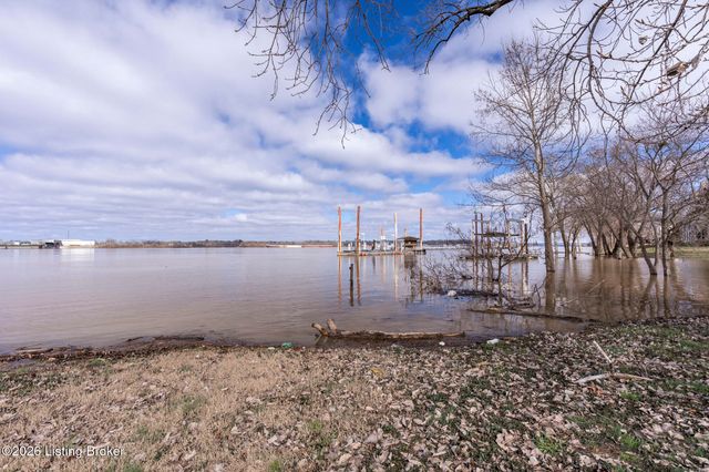 5225 River Rd, Louisville, KY 40222