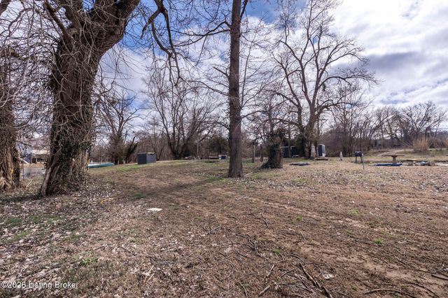 5225 River Rd, Louisville, KY 40222