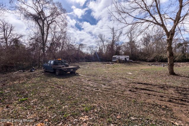 5225 River Rd, Louisville, KY 40222