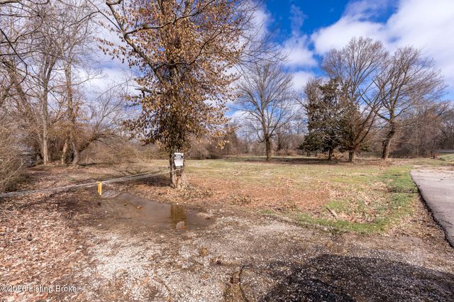 5225 River Rd, Louisville, KY 40222