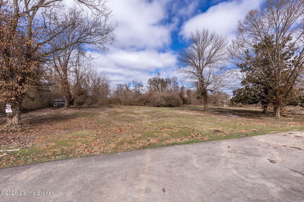 5225 River Rd, Louisville, KY 40222