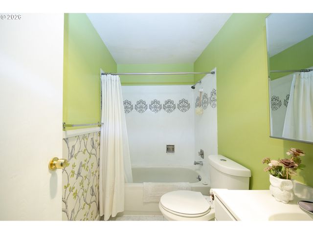 5482 Sw ALGER Ave F15, Beaverton, OR 97005
