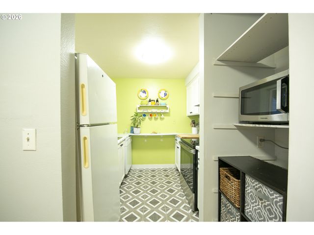 5482 Sw ALGER Ave F15, Beaverton, OR 97005