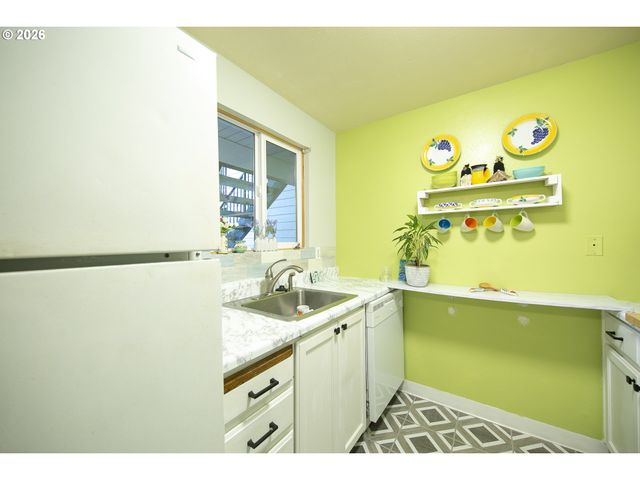 5482 Sw ALGER Ave F15, Beaverton, OR 97005