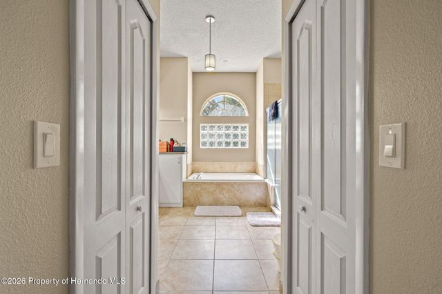 11128 Lomita Wren Road, Weeki Wachee, FL 34614