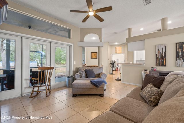 11128 Lomita Wren Road, Weeki Wachee, FL 34614