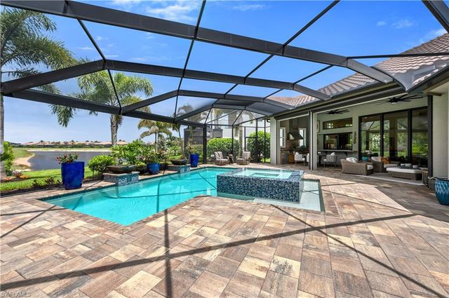 12746 Dundee LN, Naples, FL 34120