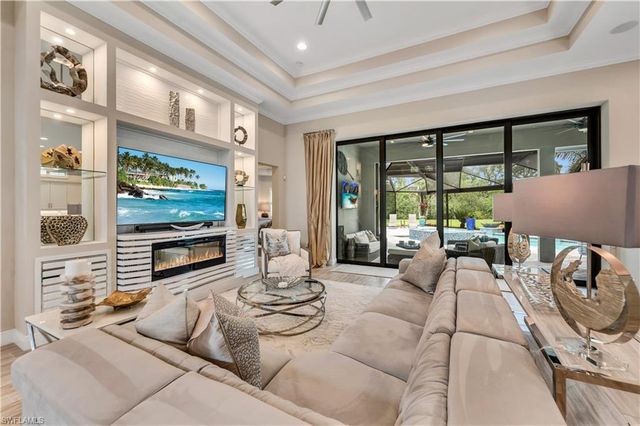 12746 Dundee LN, Naples, FL 34120