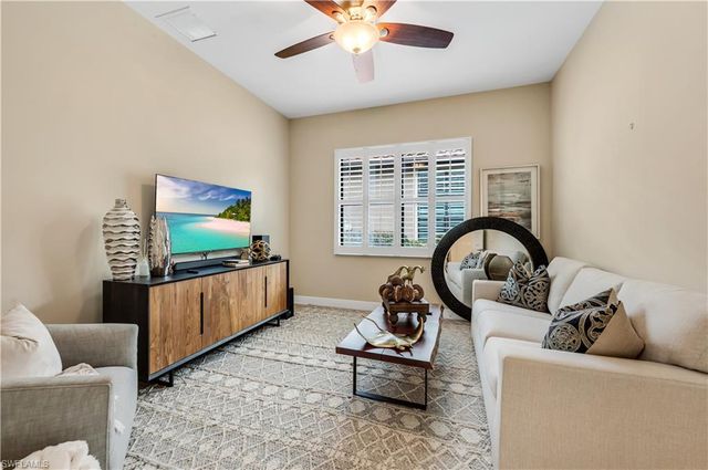 12746 Dundee LN, Naples, FL 34120