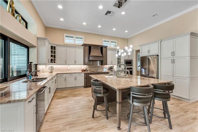 12746 Dundee LN, Naples, FL 34120