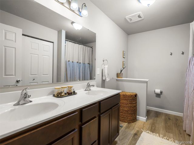 5559 Radiant Avenue, Howell, MI 48855