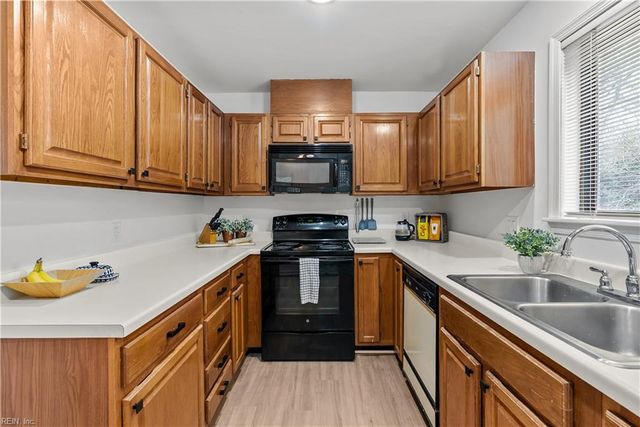 24 James SQ, Williamsburg, VA 23185